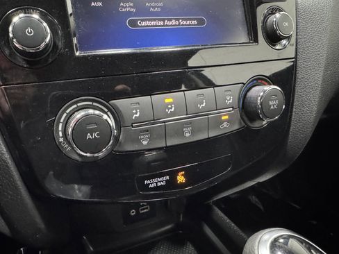 Used 2020 Nissan Rogue Sport S image 29