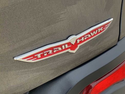 Used 2015 Jeep Cherokee Trailhawk w/ Comfort/Convenience Group image 17