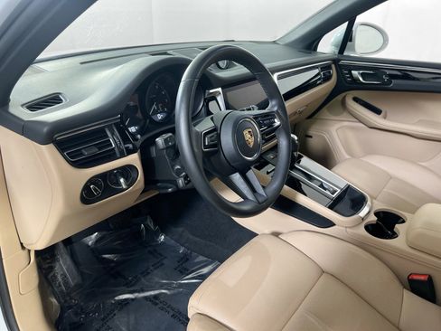 Used 2024 Porsche Macan AWD/4WD image 9