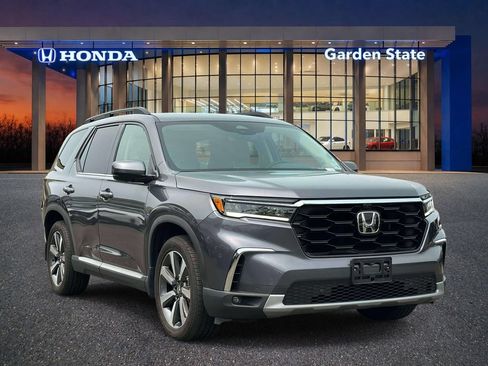 Used 2025 Honda Pilot Elite image 2