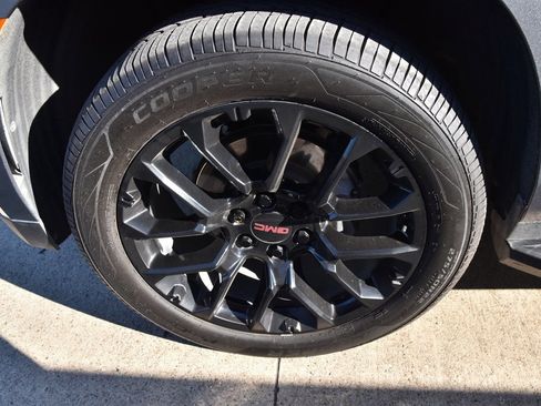 Used 2022 GMC Yukon SLT w/ SLT Premium Package image 10