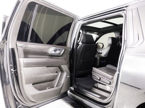 Used 2022 Chevrolet Suburban RST w/ Luxury Package image 20