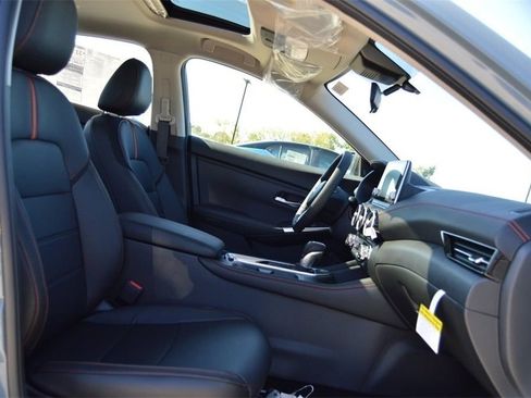 Used 2025 Nissan Sentra SR w/ SR Premium Package FWD image 9