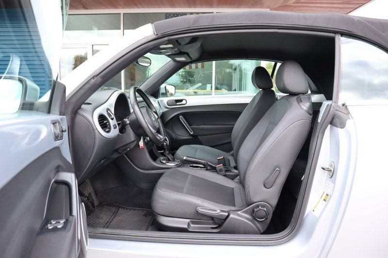 Used 2013 Volkswagen Beetle 2.5 FWD image 11
