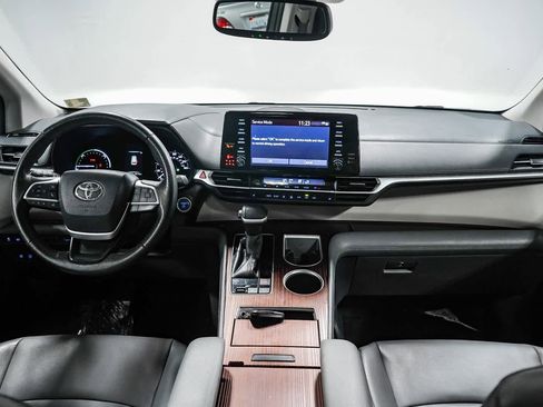 Certified 2021 Toyota Sienna XLE image 12