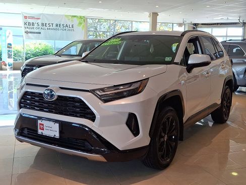 Certified 2023 Toyota RAV4 SE image 3