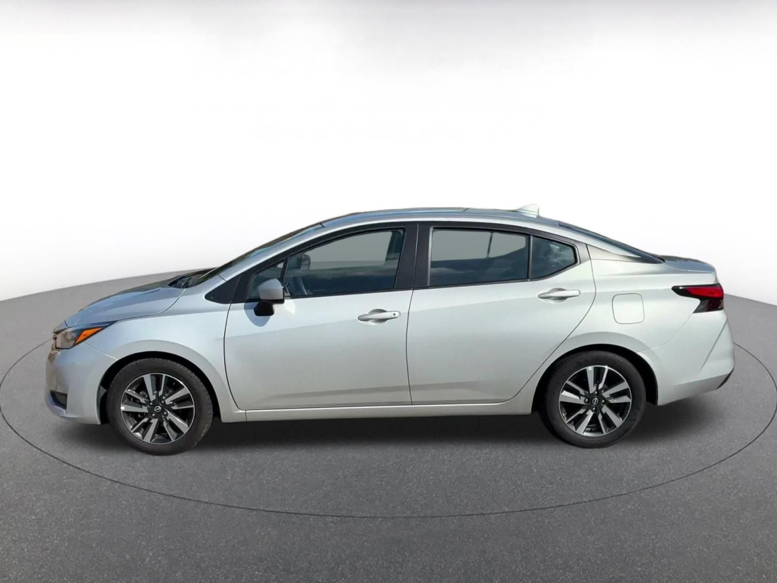 Used 2025 Nissan Versa SV FWD image 8