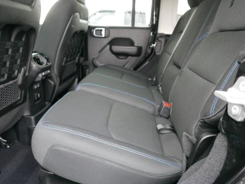 Used 2021 Jeep Wrangler Unlimited Rubicon 4xe w/ Cold Weather Group AWD/4WD image 10