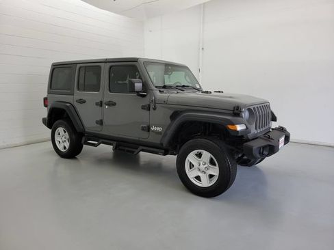 Used 2019 Jeep Wrangler Unlimited Sport S AWD/4WD image 4