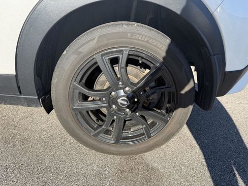 Used 2023 Nissan Kicks SR FWD image 16