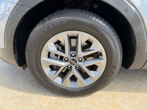 Used 2023 Kia Telluride LX FWD image 9