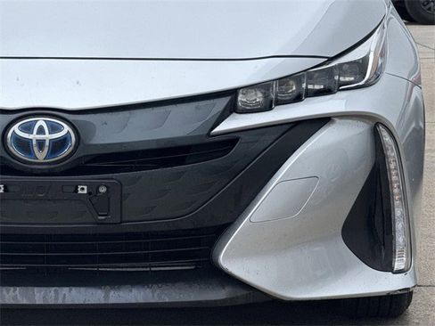 Used 2022 Toyota Prius Prime XLE image 9