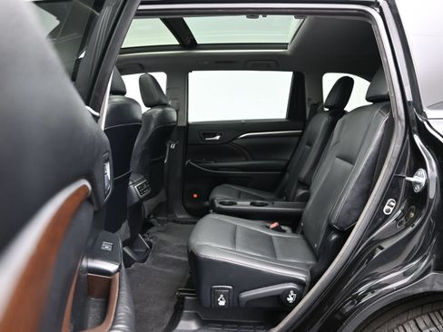 Used 2015 Toyota Highlander Limited Platinum AWD/4WD image 11