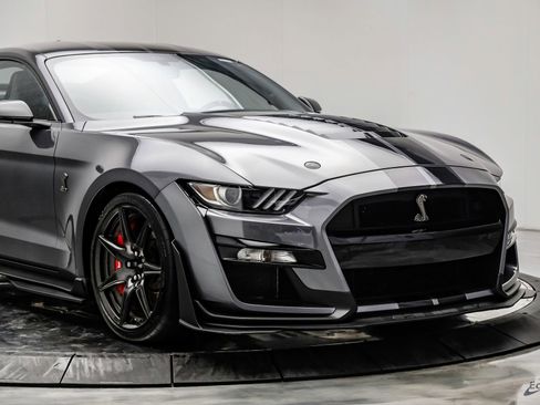 Used 2021 Ford Mustang Shelby GT500 w/ Carbon Fiber Track Pack RWD image 28