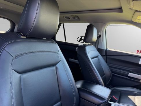 Used 2021 Ford Explorer XLT w/ Equipment Group 202A AWD/4WD image 13