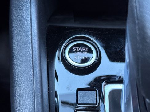 New 2025 Nissan Versa SR w/ Trunk Package image 18