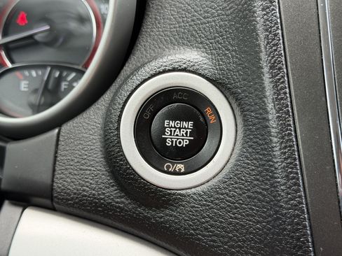 Used 2019 Dodge Journey SE w/ Connectivity Group FWD image 9