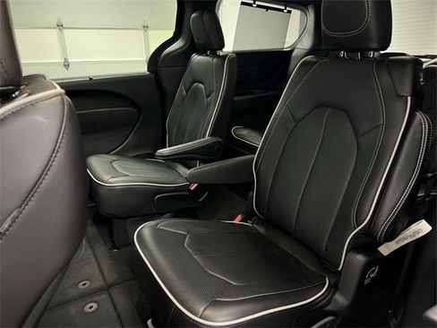 Used 2025 Chrysler Pacifica Limited w/ Trailer Tow Group image 26