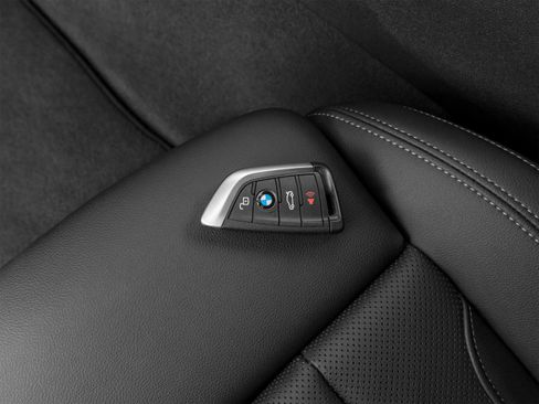Used 2026 BMW 330i Sedan w/ M Sport Package RWD image 35