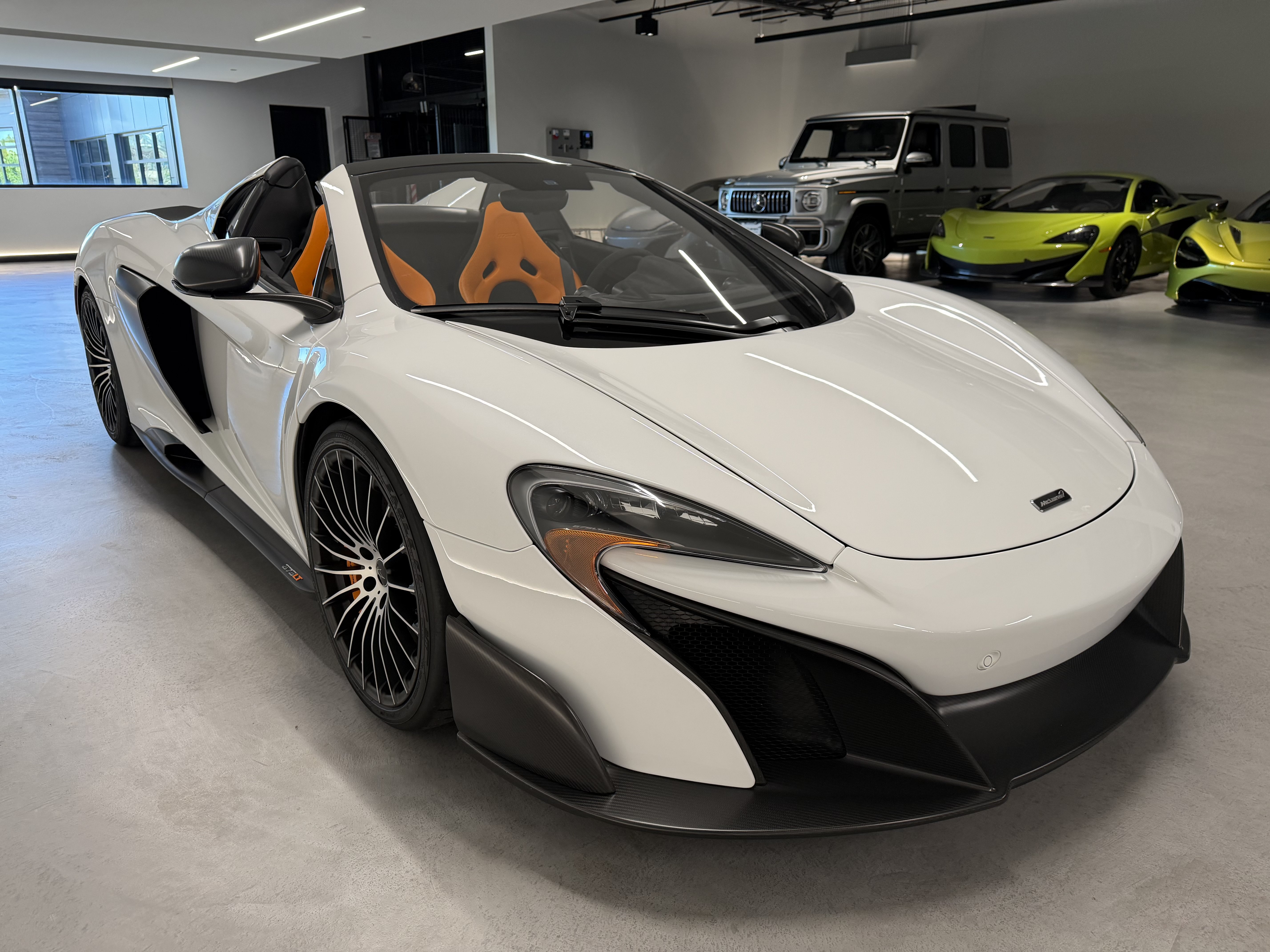 Used 2016 McLaren 675LT Spider RWD image 10