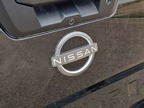 Used 2024 Nissan Frontier SV image 11