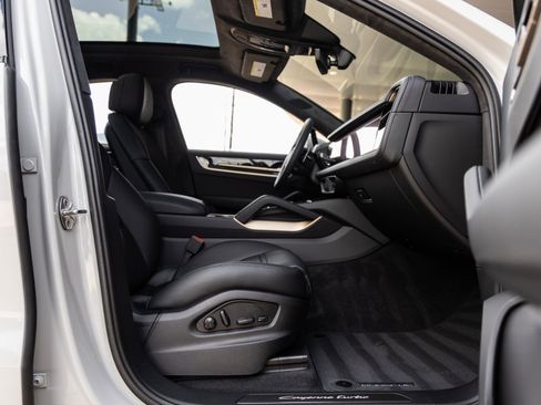 New 2026 Porsche Cayenne Turbo image 48