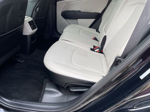 Used 2025 Kia Sportage EX FWD image 41