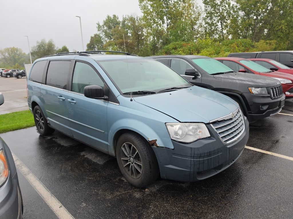 Used 2010 Chrysler Town & Country LX w/ Entertainment Group #1 FWD image 3