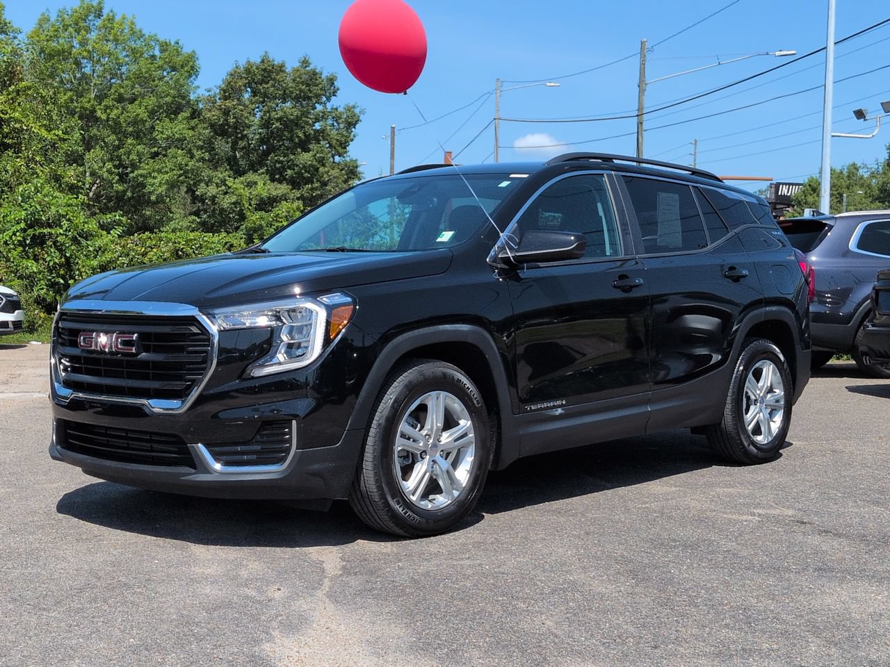 Used 2024 GMC Terrain SLE w/ Driver Convenience Package FWD image 1