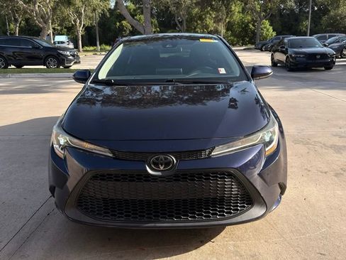 Used 2021 Toyota Corolla LE FWD image 3