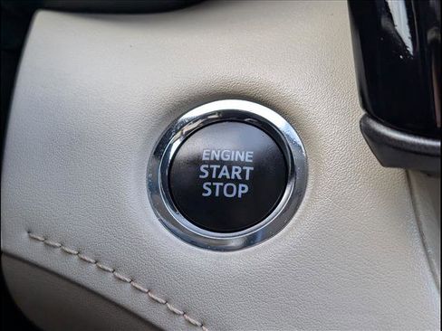 Used 2023 Toyota Highlander XLE image 16