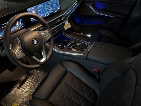 Used 2026 BMW X7 xDrive40i w/ Premium Package image 4