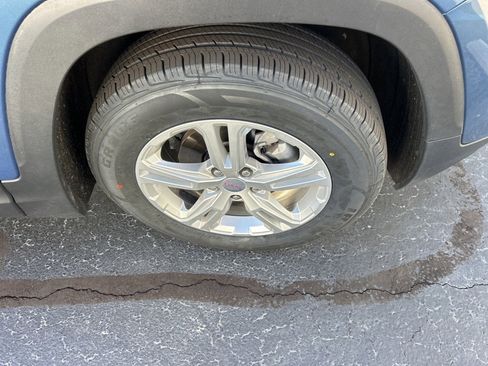 Used 2024 GMC Terrain SLE image 2