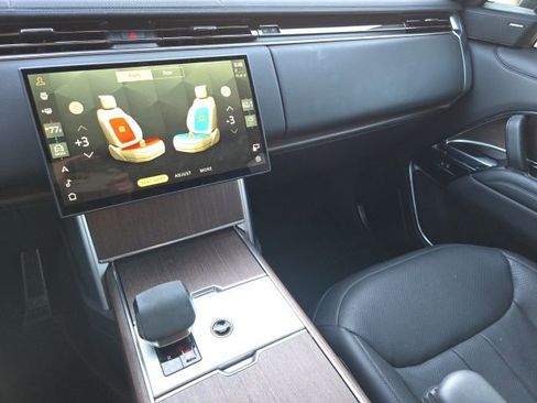 Used 2024 Land Rover Range Rover SE image 16