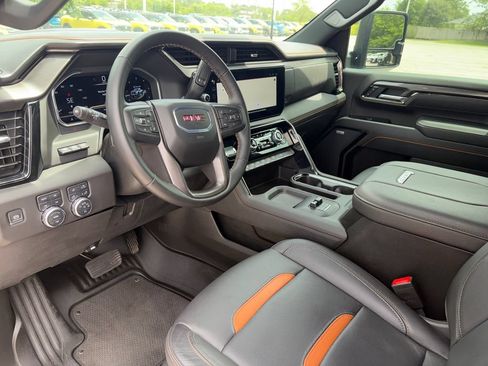 Used 2025 GMC Sierra 2500 AT4 w/ AT4 Premium Plus Package AWD/4WD image 8
