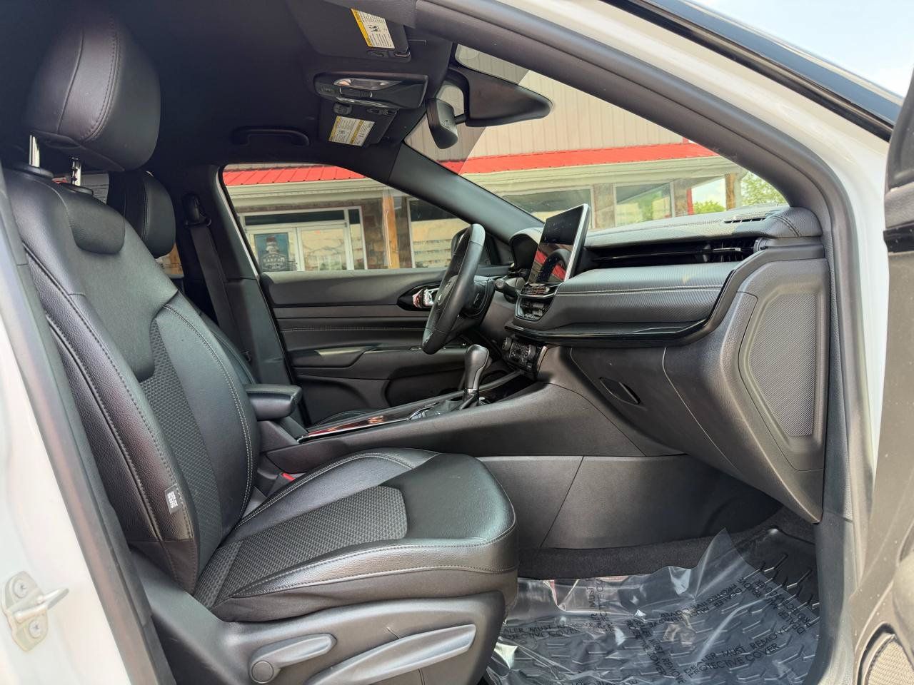 Used 2024 Jeep Compass Latitude w/ Convenience Group AWD/4WD image 23