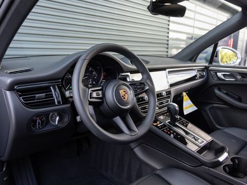 Used 2026 Porsche Macan AWD/4WD image 4