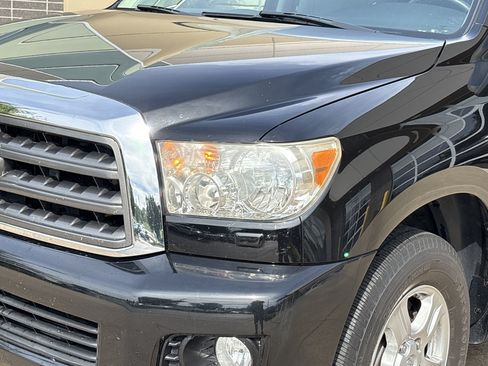 Used 2016 Toyota Sequoia SR5 AWD/4WD image 6