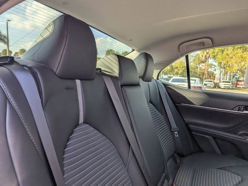 Used 2021 Toyota Camry SE image 14