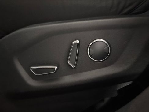 Used 2016 Ford Explorer XLT image 39