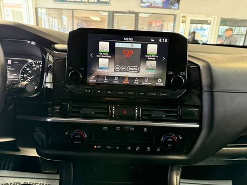 Used 2025 Nissan Pathfinder SL image 16