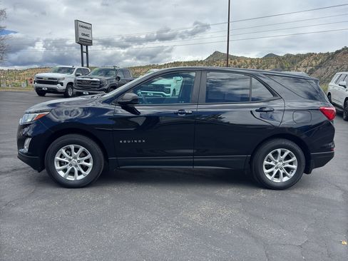 Used 2020 Chevrolet Equinox LS w/ LS Convenience Package AWD/4WD image 4