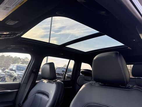 New 2025 Jeep Grand Cherokee Limited image 15