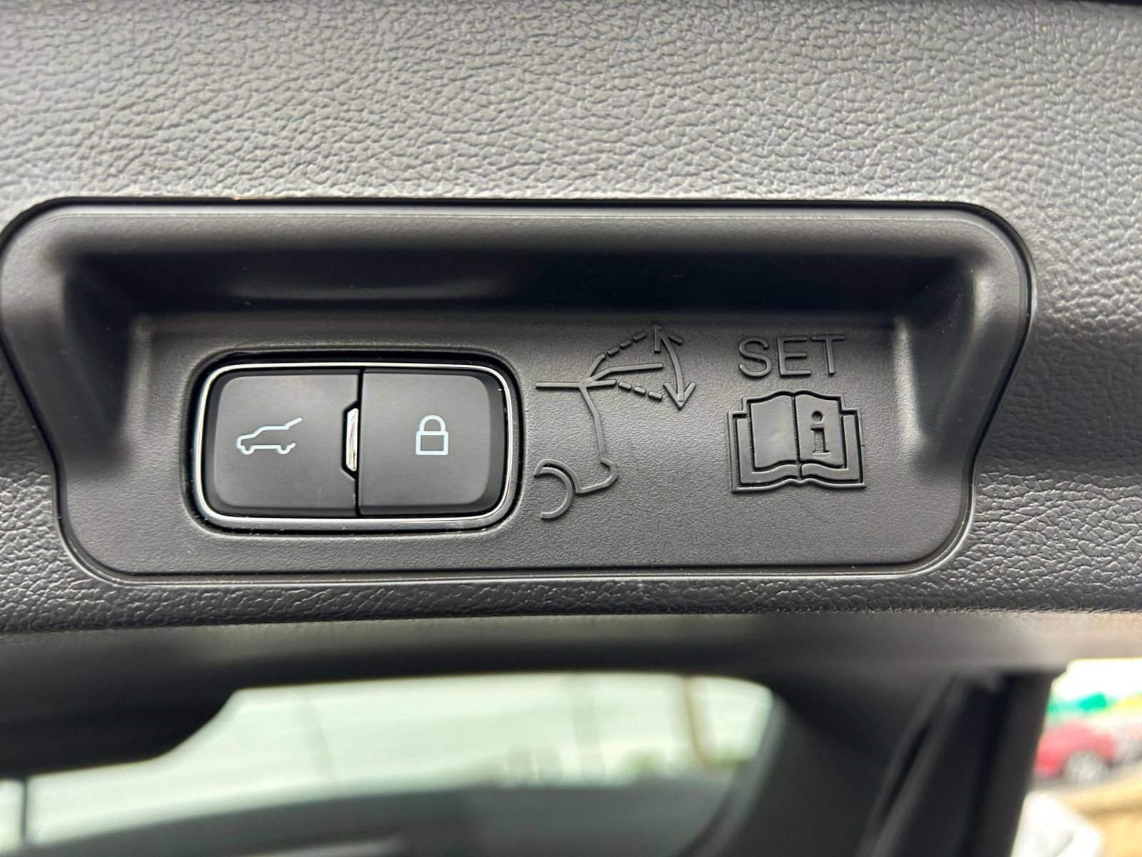 Used 2024 Ford Explorer Limited RWD image 24