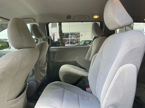 Used 2015 Toyota Sienna LE AWD/4WD image 20