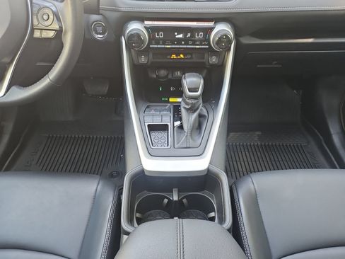 Used 2025 Toyota RAV4 XLE Premium FWD image 31