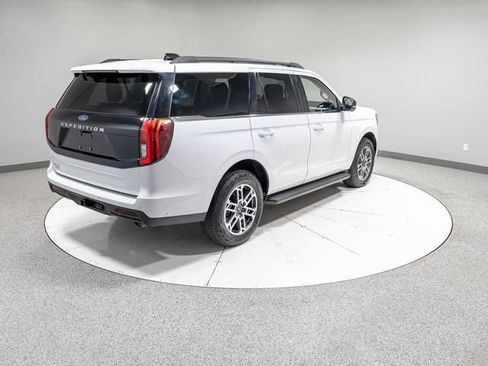 Used 2025 Ford Expedition Active image 33