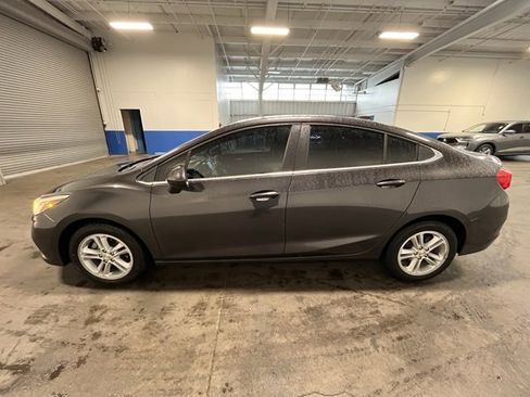 Used 2017 Chevrolet Cruze LT image 6