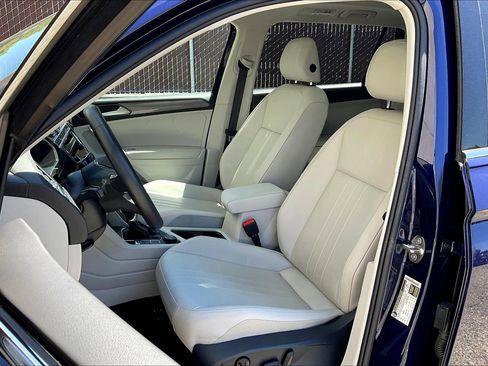 Certified 2022 Volkswagen Tiguan SE w/ Panoramic Sunroof Package image 24