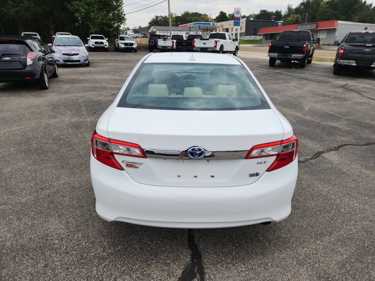 Used 2014 Toyota Camry XLE w/ Leather Package FWD image 5